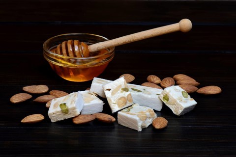 Nougat with almonds and honey