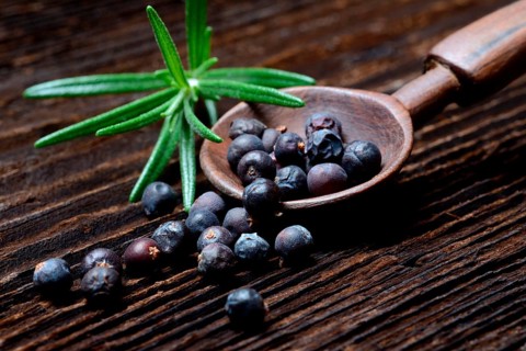 Dried juniper berries