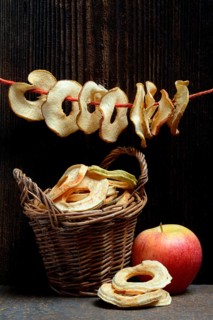 Dried apple slices