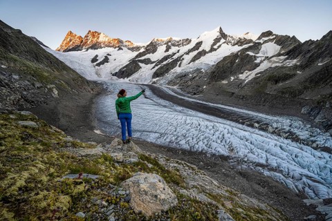 Mountaineer standing in front of glacier