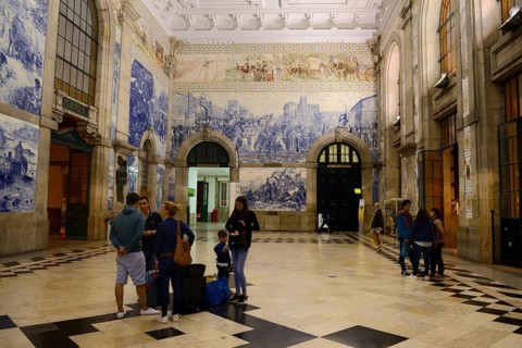 Sao Bento train station