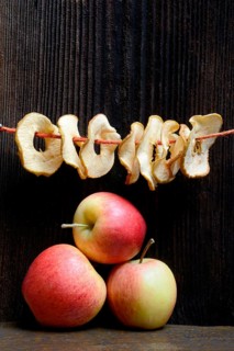 Dried apple slices