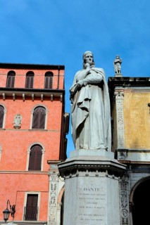 Statue of Dante