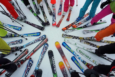 Skiers' ski tips form a circle