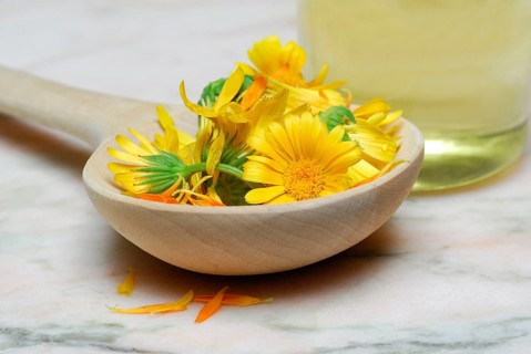 Marigoldsbloom in wooden spoons