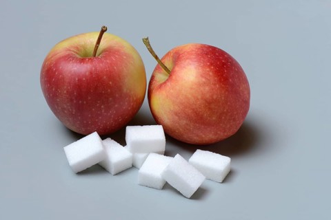 Apples and sugar cubes