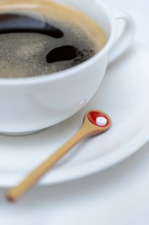 Sweetener tablet and coffee cup