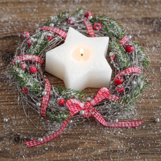 Natural advent decoration with wreath and star shaped candle