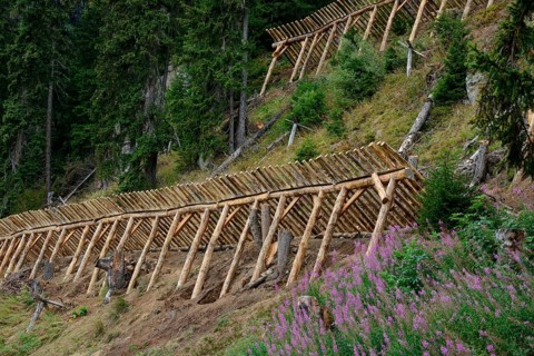 Avalanche barrier
