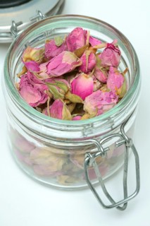 Dried rose buds