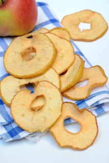 Dried apple slices and apples