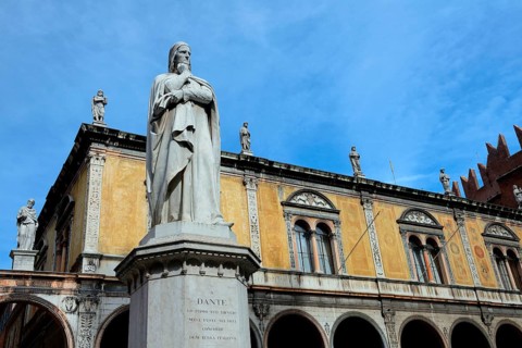 Statue of Dante