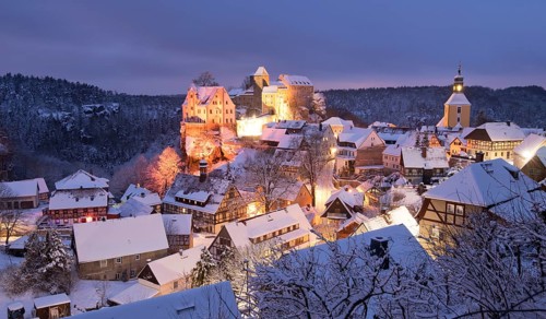 Place Hohnstein with rock castle at snow