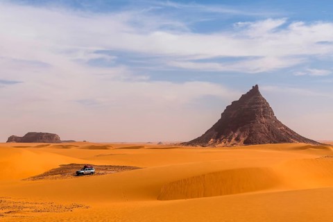 Expedition jeep driving through the desert