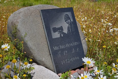 Memorial plaque for the Japanese photographer Michio Hoshino near Grassy Lodge