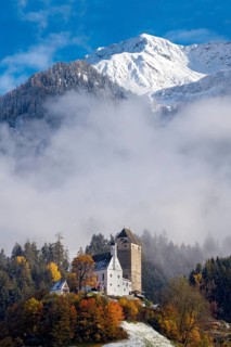 Freundsberg Castle in autumn