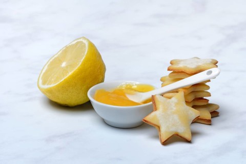 Lemon biscuits and peel with lemon curd