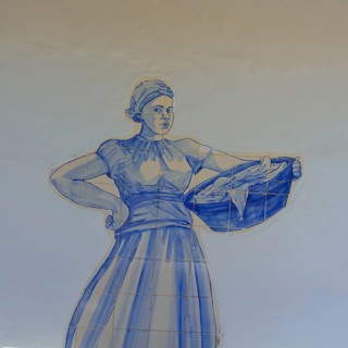 Azulejos representing a washerwoman in a former public wash house