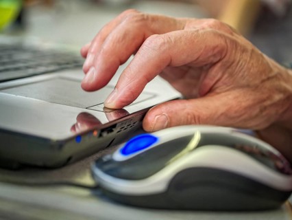 Seniors self-help dealing with computer