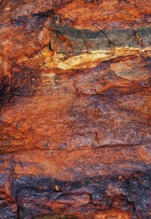 Erzhaltiges Gestein