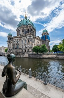 Female figure of the sculpture Three Girls and a Boy