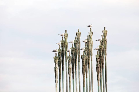Seagulls on the sculpture Miteinander