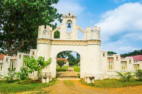 Entrance to Hotel Roca Belo Monte