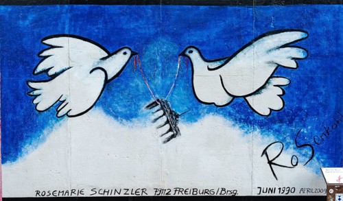 Peace doves carry the Brandenburg Gate