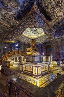 Decoration inside the Tomb of Kháº£i Dá»‹nh