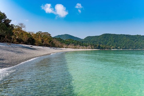 Clear water and a beautiful beach on Smart island