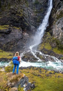 Hiker looks at Svoufallet waterfall