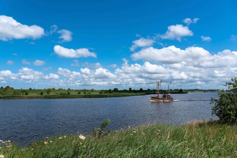 Crab cutter in the Leyhoerner-Sieltief