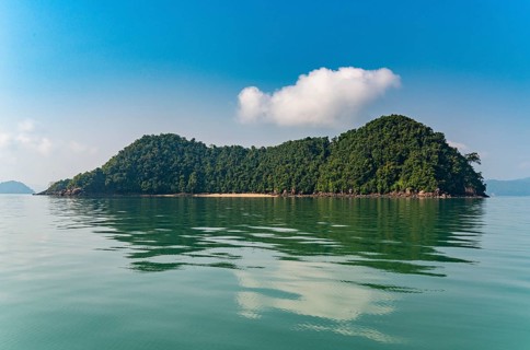 Small islands in the Mergui or Myeik Archipelago