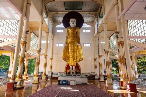 Standing buddha
