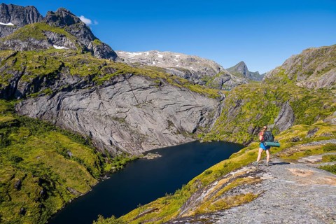 Hiking at lake Tridalsvatnet