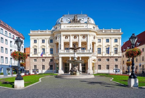 National Theatre with forecourt