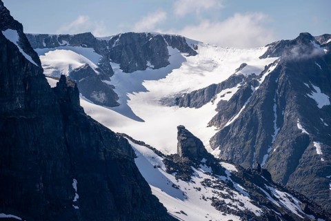 Snow-covered mountainside of Mount Hesten