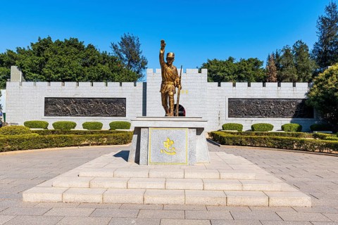 Golden statue at the Guningtou Battle Museum