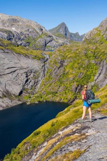 Hiking at lake Tridalsvatnet