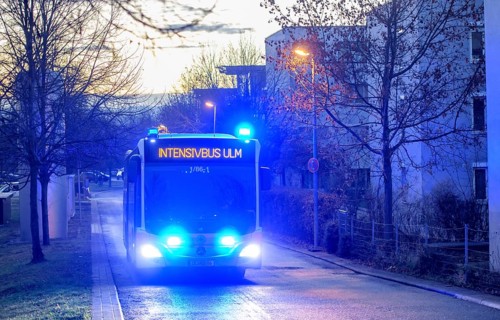 Large-capacity intensive care transport vehicle transfers Covid-19 patients from Heidelberg to other hospitals