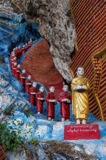 Many buddhas in the Kaw Ka Thawng cave