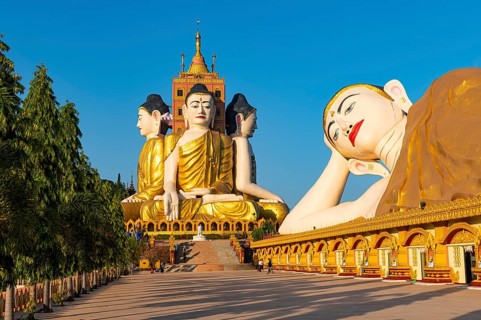 Huge sitting and reclining buddhas Ko Yin Lay Pagoda