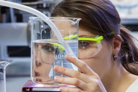 Doctoral student during her research work on a film drawing bench at the Institute for Pharmaceutical Technology and Biopharmacy at Heinrich-Heine-University Duesseldorf