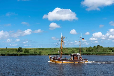 Crab cutter in the Leyhoerner-Sieltief
