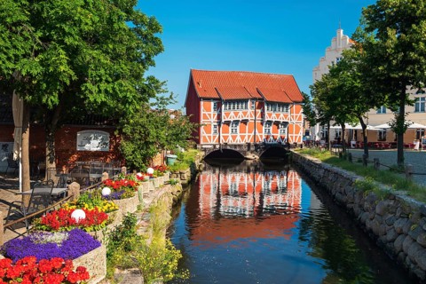 Half-timbered house vault over the watercourse Grube