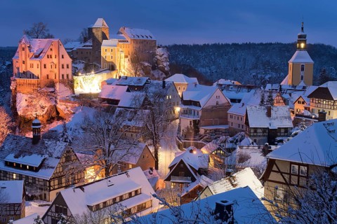 Place Hohnstein with rock castle at snow