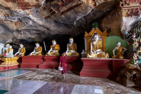 Cave filled with buddhas