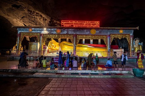 Caved filled with buddhas