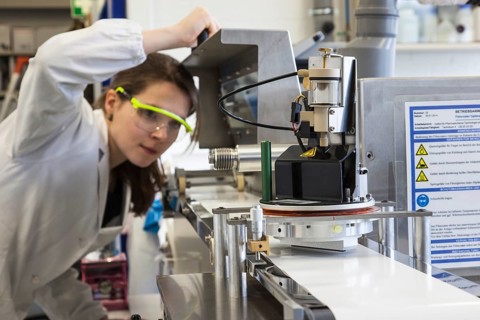 Doctoral student during her research work on a film drawing bench at the Institute for Pharmaceutical Technology and Biopharmacy at Heinrich-Heine-University Duesseldorf
