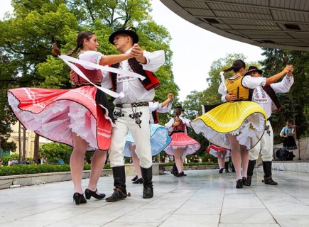 Dance performance of a folklore group in Mestsky Park